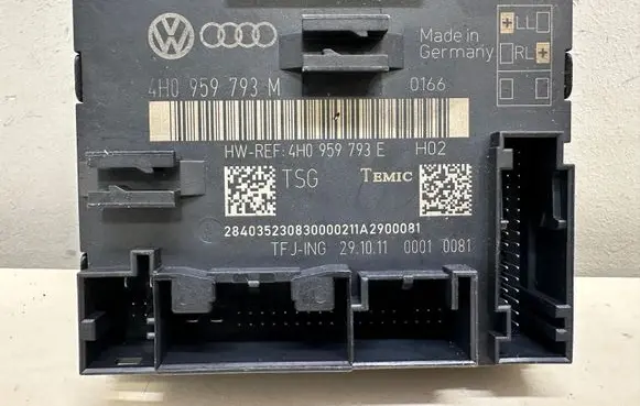 Volkswagen Touareg II Door control unit/module 4H0959793M