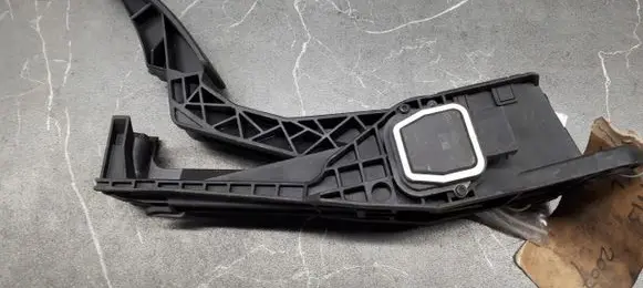 Mercedes-Benz R W251 Accelerator throttle pedal a1643000004