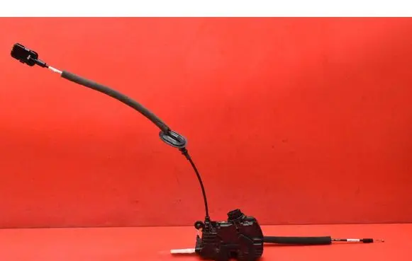 Renault Clio I Rear door lock 825002104R