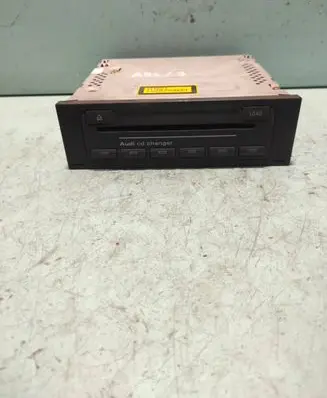Audi A4 S4 B6 8E 8H CD/DVD changer 8E0025111C AUZ5ZAC708