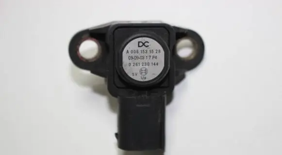 Mercedes-Benz E W212 Air pressure sensor A0061531528 0261230144
