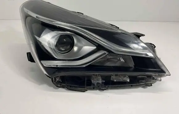 Toyota Yaris Headlight/headlamp 