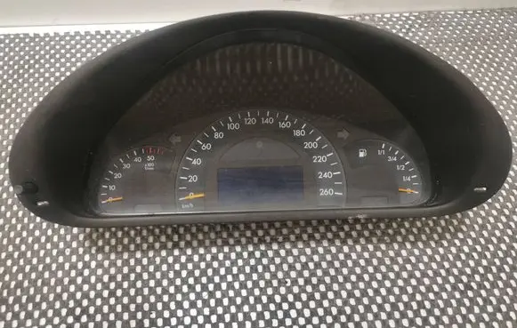 Mercedes-Benz C W203 Speedometer (instrument cluster) 110008896015 A2035401311 110008896