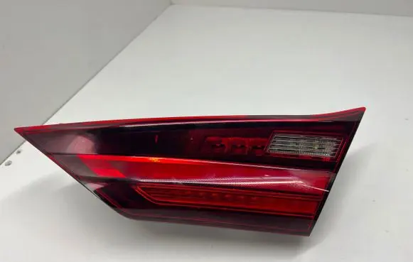 Tailgate rear/tail lights