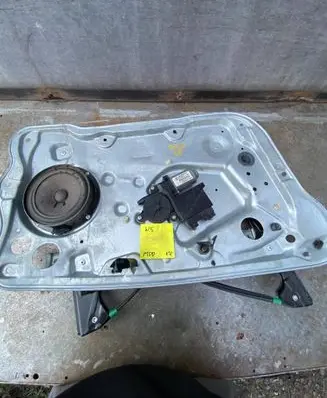 Volkswagen Polo IV 9N3 Front door window regulator with motor 