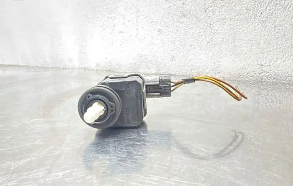 Opel Astra J Headlight level adjustment motor 90590665