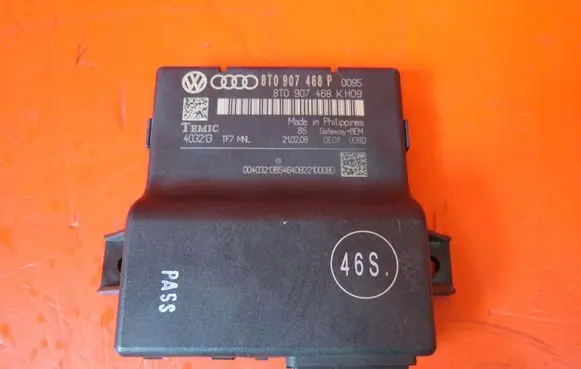 Audi A5 8T 8F Gateway control module 8T0907468P