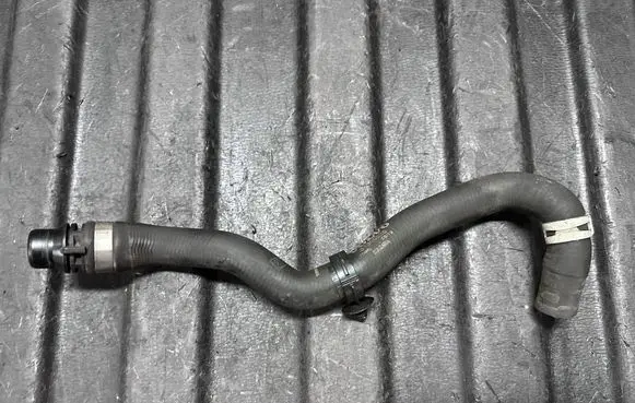 Engine coolant pipe/hose
