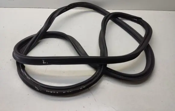 Mercedes-Benz R W251 Trunk rubber seal (body) A251740078