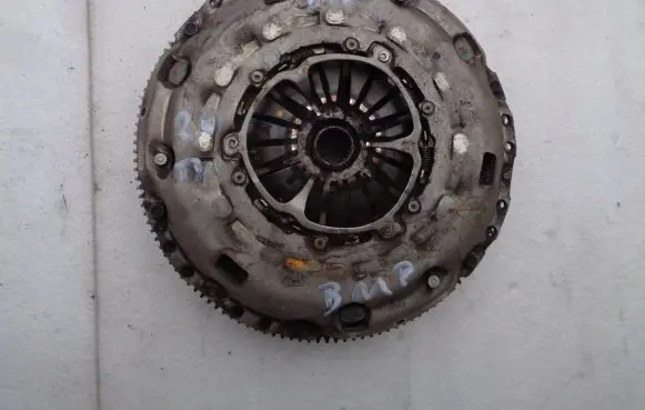 Volkswagen Golf V Flywheel 03L105266A