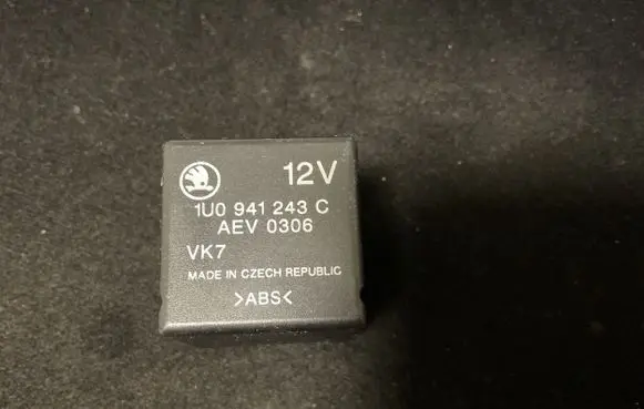 Skoda Octavia Mk1 (1U) Other relay 1U0941243C AEV0306