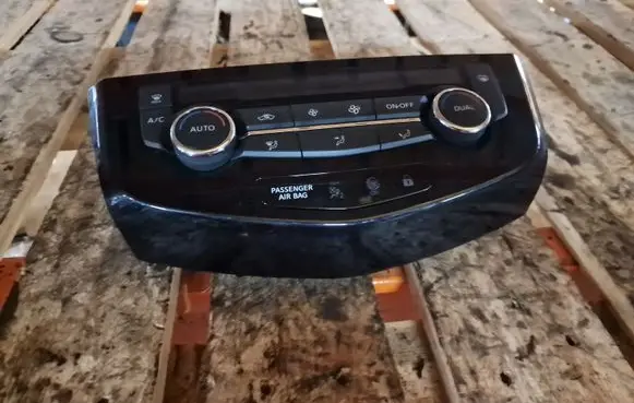 Nissan Qashqai Climate control unit