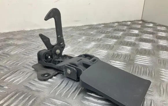Audi Q3 8U Engine bonnet/hood lock/latch loop/hook 8U0823480A