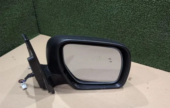 Mitsubishi Pajero Front door electric wing mirror E13021240