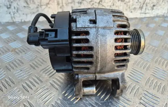 Volkswagen Golf Plus Generator/alternator 03C903023G TG11C048 2543291C