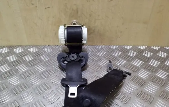 BMW 1 E81 E87 Front seatbelt 7069955 S17069955