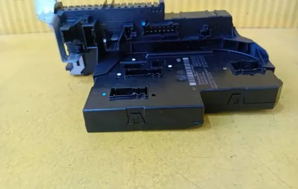 Mercedes-Benz C AMG W204 Comfort/convenience module 2049060305