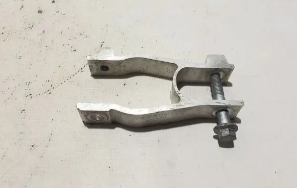 Volvo XC40 Engine mounting bracket 32222107