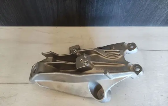 BMW 5 F10 F11 Engine mounting bracket 9894907