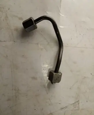 Jeep Grand Cherokee (WK) Fuel injector supply line/pipe 061005W2