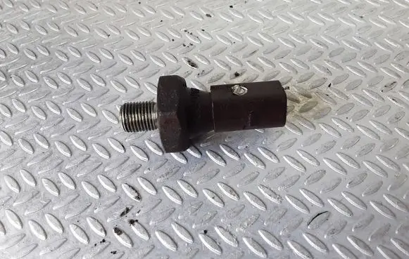 Skoda Octavia Mk1 (1U) Oil pressure sensor 