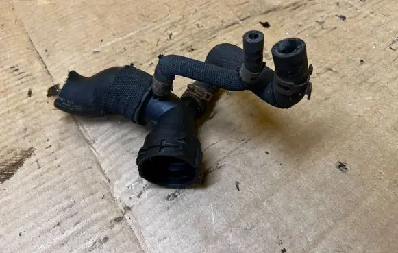 Audi SQ7 Engine coolant pipe/hose 4M0122293AC 4M0122055