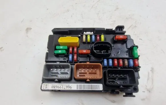 Citroen DS3 Fuse module 9667199680