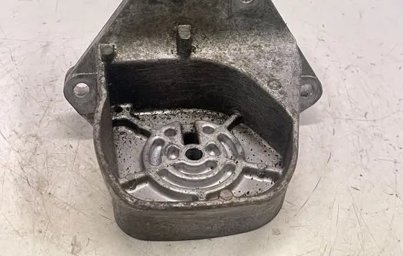 Volvo S80 Engine mounting bracket