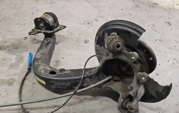 BMW X3 E83 Rear wheel hub spindle/knuckle 3413252
