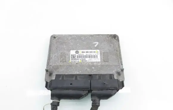 Seat Leon (1P) Engine control unit/module 5WP4037104 06A906033HE