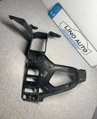 Headlight/headlamp mounting bracket