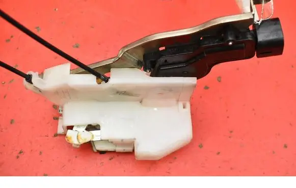 Suzuki Alto Front door lock 