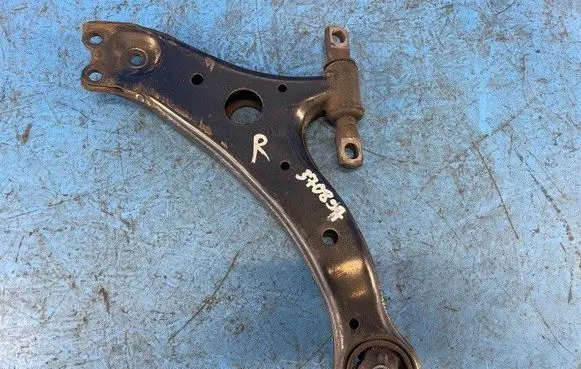 Toyota Camry Front lower control arm/wishbone 4806806150