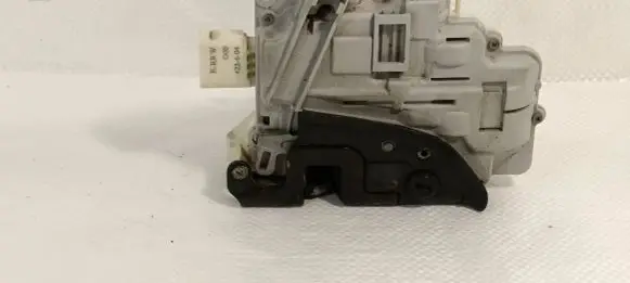 Audi A3 S3 A3 Sportback 8P Rear door lock 4F0839016