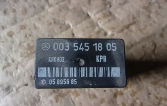 Mercedes-Benz S W126 Charging relay 0035451805