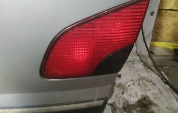 Tailgate rear/tail lights