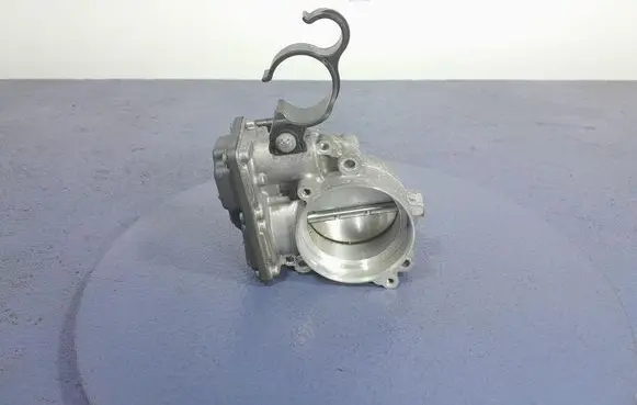 BMW X4 F26 Throttle body valve 8667415