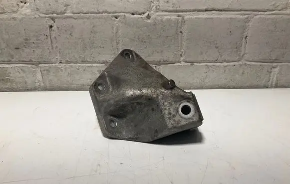 BMW 5 F10 F11 Engine mounting bracket 6777622