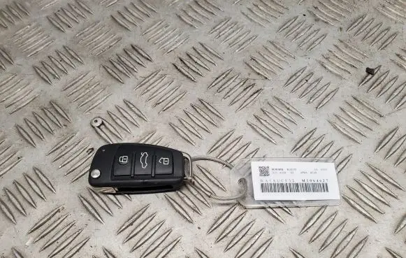 Audi Q3 F3 Ignition key/card 5FA010780 81A837220
