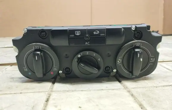 Volkswagen Golf V Climate control unit