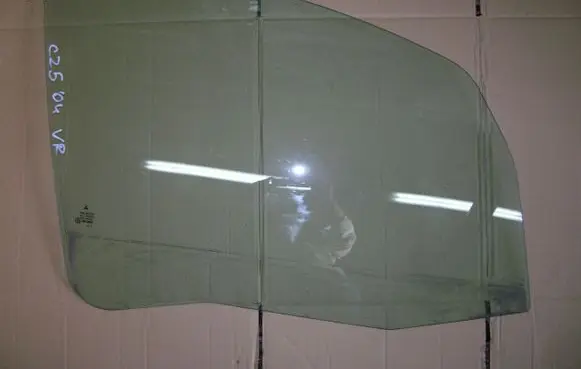 Mitsubishi Colt Sliding door window/glass 