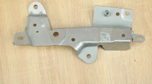 Fender mounting bracket