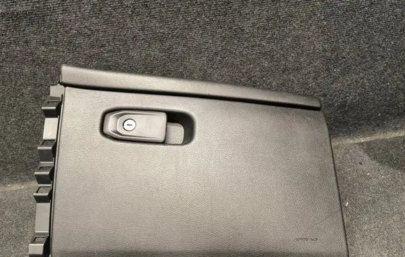 Jeep Grand Cherokee WL Glove box 7CH34TRMAD 21661 41758