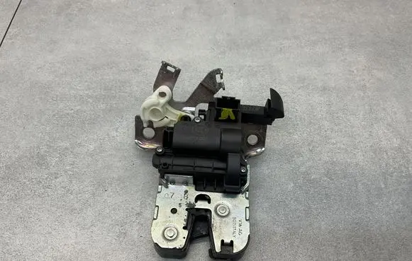 Skoda Superb B8 (3V) Tailgate/trunk/boot lock/catch/latch 3V0827505C