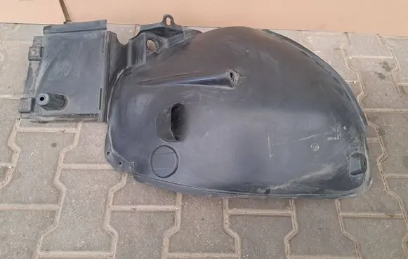 Front wheel arch liner splash guards