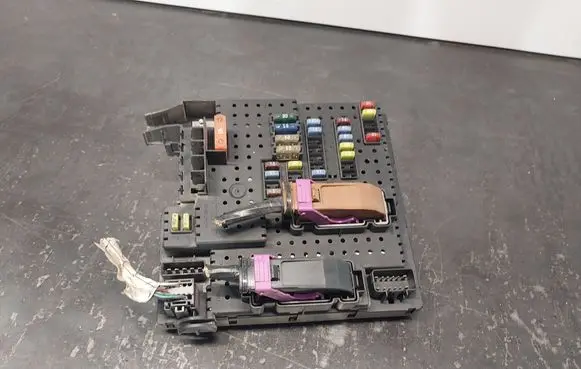 Volvo S60 Fuse module 30786646 28080156