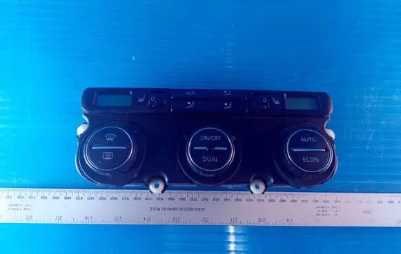 Volkswagen PASSAT B6 Climate control unit