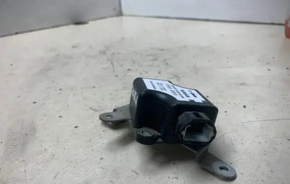 Nissan X-Trail T30 ESP acceleration yaw rate sensor 47930EQ010