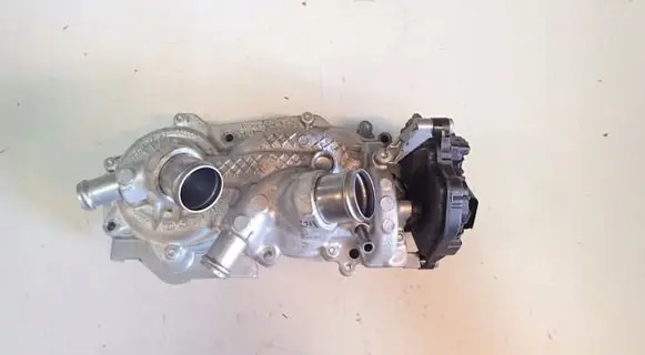 Volkswagen Golf VII Water pump 05E121111D