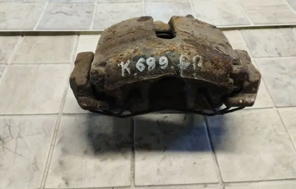 Volkswagen Golf Plus Front brake caliper